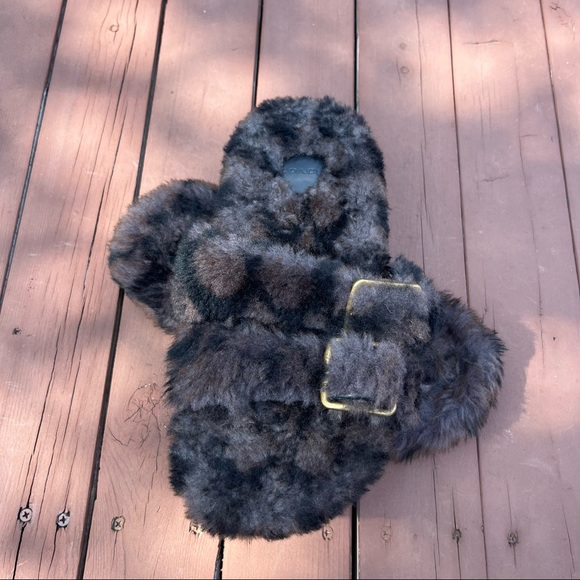 Coach RUNWAY Signature Shearling Sandals - Picture 3 of 11